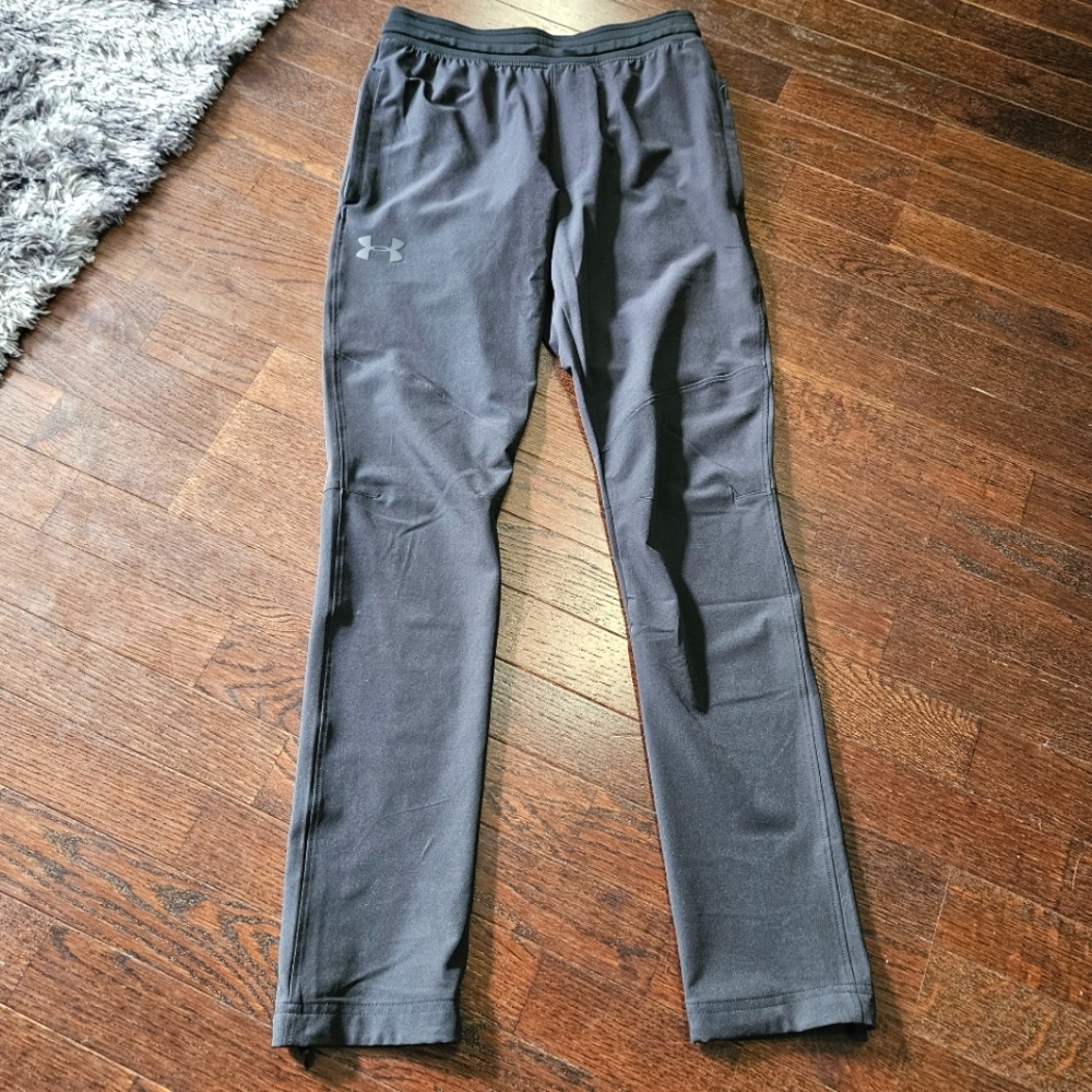 UNDER ARMOUR men's fitted lightweight athletic pants, size small